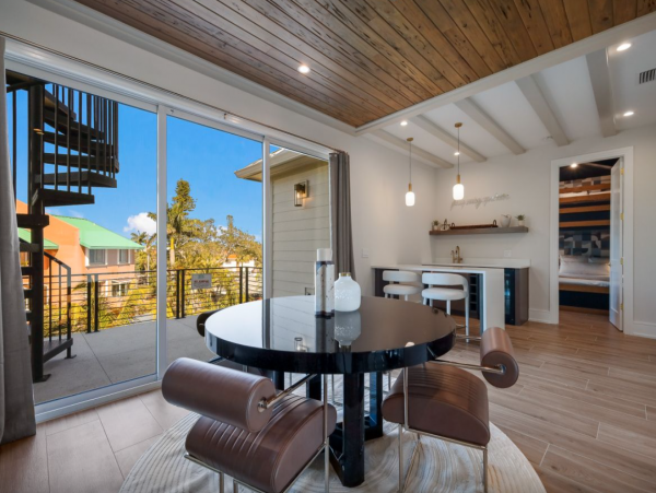 Lido Key Ten Bedroom Steps to  Beach Luxury Rental Walk to St. Armands Circle WOW!